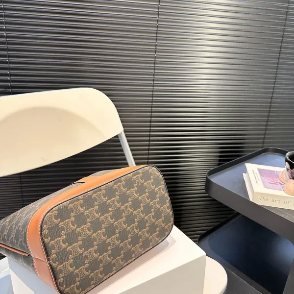【CELINE 公式旗艦店】セリーヌ ハンドバッグ 当日出荷 好評に付き再入荷！22*23CM  1240723