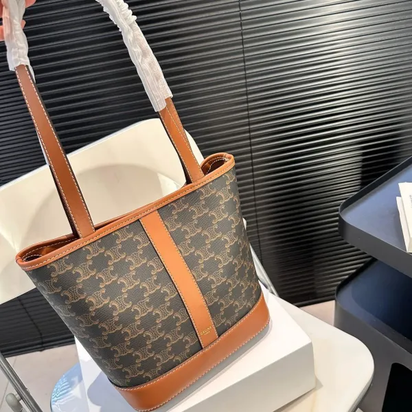 【CELINE 公式旗艦店】セリーヌ ハンドバッグ 当日出荷 好評に付き再入荷！22*23CM  1240723
