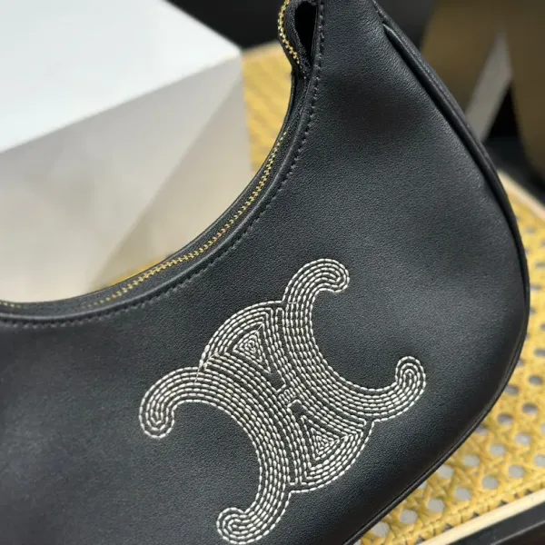 CELINE セリーヌのアンダーアームバッグ 23*14*7cm CELINE セリーヌのアンダーアームバッグ 23*14*7cm