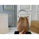 【PRADA 公式 旗艦店】プラダ ハンドバッグ 当日出荷 好評に付き再入荷!16*19CM 240719 【PRADA 公式 旗艦店】プラダ ハンドバッグ 当日出荷 好評に付き再入荷!16*19CM 240719