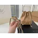 【PRADA 公式 旗艦店】プラダ ハンドバッグ 当日出荷 好評に付き再入荷!16*19CM 240719 【PRADA 公式 旗艦店】プラダ ハンドバッグ 当日出荷 好評に付き再入荷!16*19CM 240719