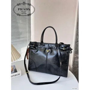 【PRADA 公式旗艦店】 プラダ 斜めがけバッグ当日出荷 好評に付き再入荷38*30CM 【PRADA 公式旗艦店】 プラダ 斜めがけバッグ当日出荷 好評に付き再入荷38*30CM