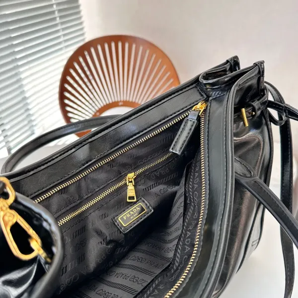【PRADA 公式旗艦店】 プラダ  斜めがけバッグ当日出荷 好評に付き再入荷38*30CM