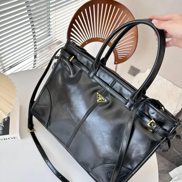 【PRADA 公式旗艦店】 プラダ  斜めがけバッグ当日出荷 好評に付き再入荷38*30CM