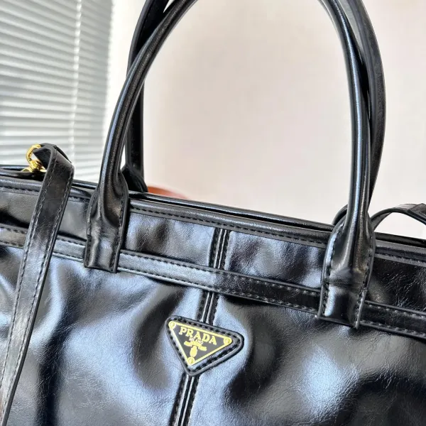 【PRADA 公式旗艦店】 プラダ  斜めがけバッグ当日出荷 好評に付き再入荷38*30CM