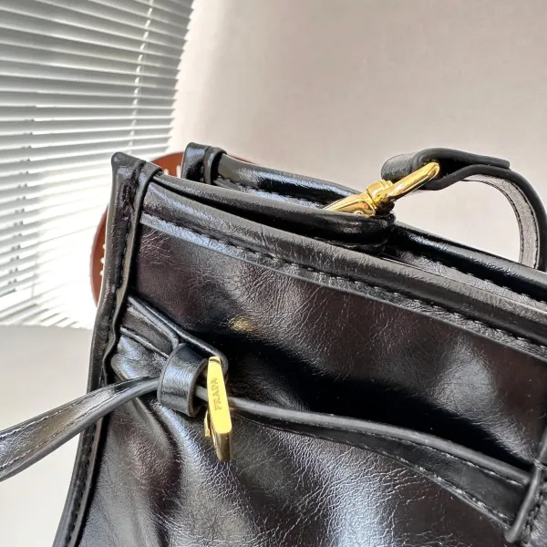 【PRADA 公式旗艦店】 プラダ  斜めがけバッグ当日出荷 好評に付き再入荷38*30CM
