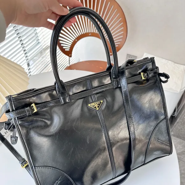 【PRADA 公式旗艦店】 プラダ  斜めがけバッグ当日出荷 好評に付き再入荷38*30CM
