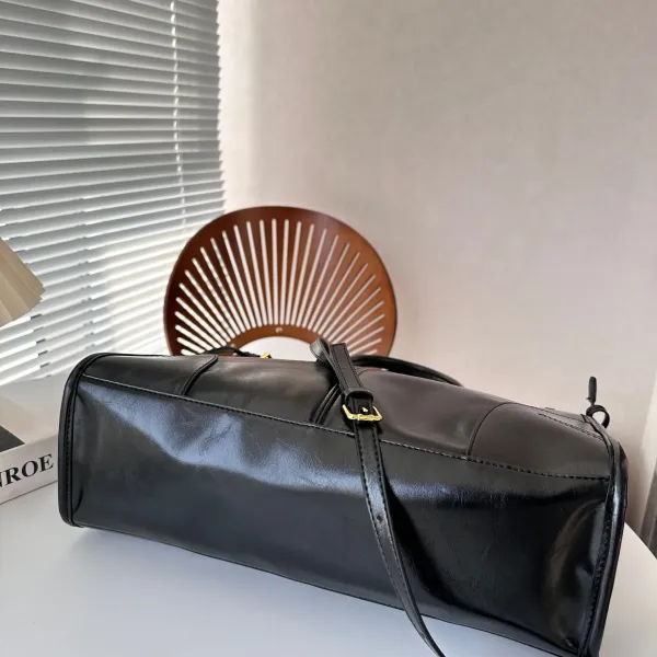 【PRADA 公式旗艦店】 プラダ  斜めがけバッグ当日出荷 好評に付き再入荷38*30CM