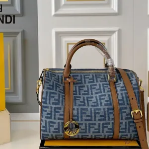 【FENDI 公式旗艦店】フェンディ ハンドバッグ 当日出荷 好評に付き再入荷!30*20CM 240720 【FENDI 公式旗艦店】フェンディ ハンドバッグ 当日出荷 好評に付き再入荷!30*20CM 240720