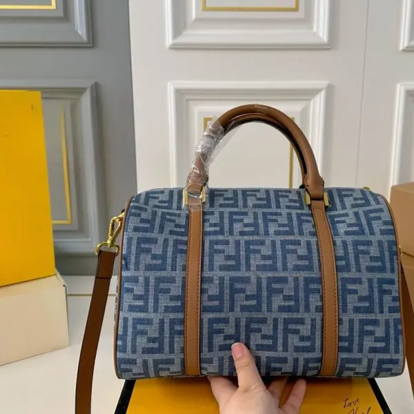 【FENDI 公式旗艦店】フェンディ ハンドバッグ 当日出荷 好評に付き再入荷!30*20CM 240720 【FENDI 公式旗艦店】フェンディ ハンドバッグ 当日出荷 好評に付き再入荷!30*20CM 240720