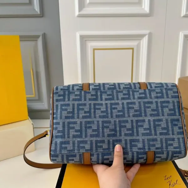 【FENDI 公式旗艦店】フェンディ ハンドバッグ 当日出荷 好評に付き再入荷!30*20CM 240720 【FENDI 公式旗艦店】フェンディ ハンドバッグ 当日出荷 好評に付き再入荷!30*20CM 240720