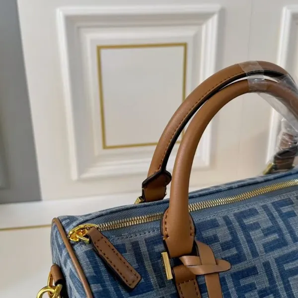 【FENDI 公式旗艦店】フェンディ ハンドバッグ 当日出荷 好評に付き再入荷!30*20CM 240720 【FENDI 公式旗艦店】フェンディ ハンドバッグ 当日出荷 好評に付き再入荷!30*20CM 240720