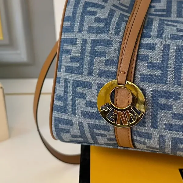 【FENDI 公式旗艦店】フェンディ ハンドバッグ 当日出荷 好評に付き再入荷!30*20CM 240720 【FENDI 公式旗艦店】フェンディ ハンドバッグ 当日出荷 好評に付き再入荷!30*20CM 240720
