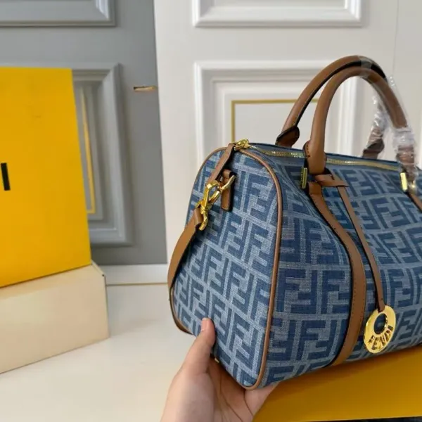 【FENDI 公式旗艦店】フェンディ ハンドバッグ 当日出荷 好評に付き再入荷!30*20CM 240720 【FENDI 公式旗艦店】フェンディ ハンドバッグ 当日出荷 好評に付き再入荷!30*20CM 240720