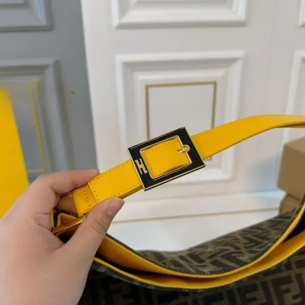 【FENDI 公式旗艦店】フェンディ ハンドバッグ 当日出荷 好評に付き再入荷!38*35CM 240720 【FENDI 公式旗艦店】フェンディ ハンドバッグ 当日出荷 好評に付き再入荷!38*35CM 240720