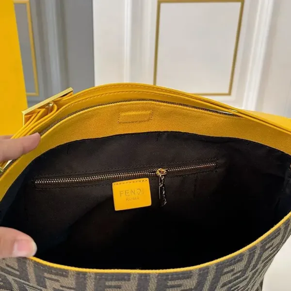 【FENDI 公式旗艦店】フェンディ ハンドバッグ 当日出荷 好評に付き再入荷!38*35CM 240720 【FENDI 公式旗艦店】フェンディ ハンドバッグ 当日出荷 好評に付き再入荷!38*35CM 240720