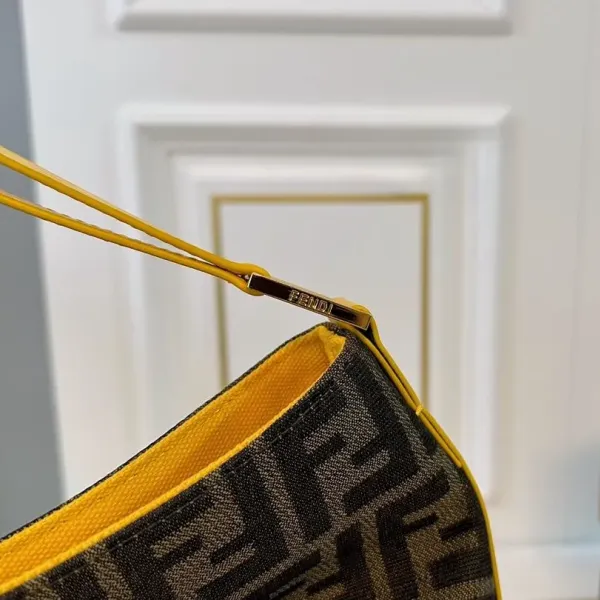 【FENDI 公式旗艦店】フェンディ ハンドバッグ 当日出荷 好評に付き再入荷!38*35CM 240720 【FENDI 公式旗艦店】フェンディ ハンドバッグ 当日出荷 好評に付き再入荷!38*35CM 240720