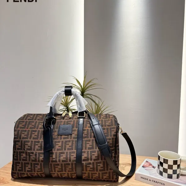 【FENDI 公式旗艦店】フェンディ 旅行かばん 当日出荷 好評に付き再入荷!45*27CM 240720 【FENDI 公式旗艦店】フェンディ 旅行かばん 当日出荷 好評に付き再入荷!45*27CM 240720