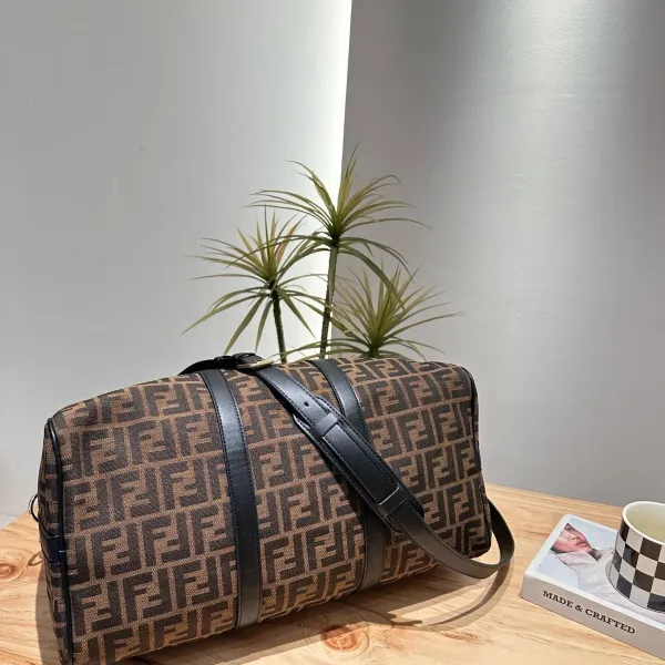 【FENDI 公式旗艦店】フェンディ 旅行かばん 当日出荷 好評に付き再入荷!45*27CM 240720 【FENDI 公式旗艦店】フェンディ 旅行かばん 当日出荷 好評に付き再入荷!45*27CM 240720
