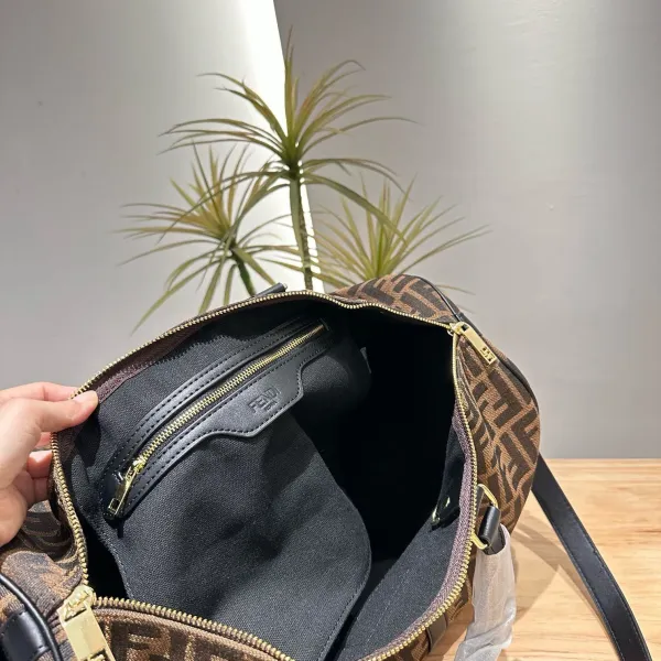【FENDI 公式旗艦店】フェンディ 旅行かばん 当日出荷 好評に付き再入荷!45*27CM 240720 【FENDI 公式旗艦店】フェンディ 旅行かばん 当日出荷 好評に付き再入荷!45*27CM 240720