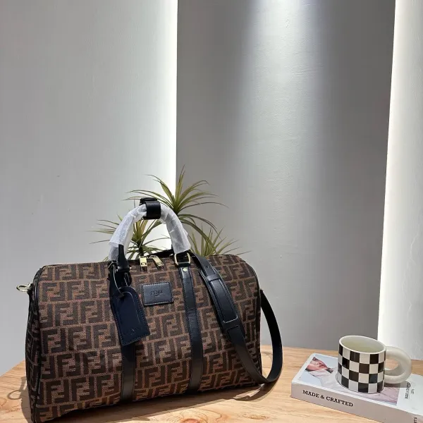 【FENDI 公式旗艦店】フェンディ 旅行かばん 当日出荷 好評に付き再入荷!45*27CM 240720 【FENDI 公式旗艦店】フェンディ 旅行かばん 当日出荷 好評に付き再入荷!45*27CM 240720