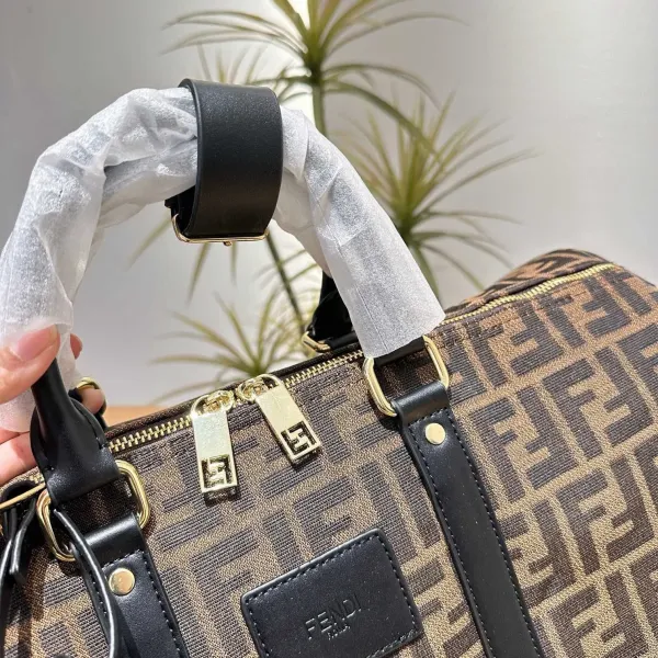 【FENDI 公式旗艦店】フェンディ 旅行かばん 当日出荷 好評に付き再入荷!45*27CM 240720 【FENDI 公式旗艦店】フェンディ 旅行かばん 当日出荷 好評に付き再入荷!45*27CM 240720