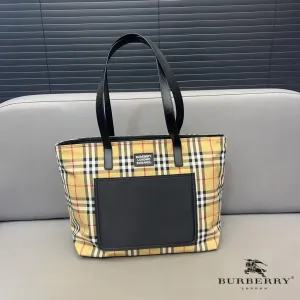 【BURBERRY 公式旗艦店】バーバリー ハンドバッグ 当日出荷 好評に付き再入荷!34*28CM 【BURBERRY 公式旗艦店】バーバリー ハンドバッグ 当日出荷 好評に付き再入荷!34*28CM