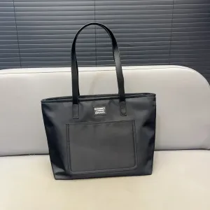 【BURBERRY 公式旗艦店】バーバリー ハンドバッグ 当日出荷 好評に付き再入荷!34*28CM 【BURBERRY 公式旗艦店】バーバリー ハンドバッグ 当日出荷 好評に付き再入荷!34*28CM