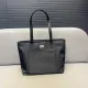 【BURBERRY 公式旗艦店】バーバリー ハンドバッグ 当日出荷 好評に付き再入荷!34*28CM 【BURBERRY 公式旗艦店】バーバリー ハンドバッグ 当日出荷 好評に付き再入荷!34*28CM