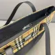 【BURBERRY 公式旗艦店】バーバリー ハンドバッグ 当日出荷 好評に付き再入荷!34*28CM 【BURBERRY 公式旗艦店】バーバリー ハンドバッグ 当日出荷 好評に付き再入荷!34*28CM