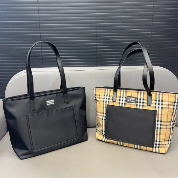 【BURBERRY 公式旗艦店】バーバリー ハンドバッグ 当日出荷 好評に付き再入荷!34*28CM 【BURBERRY 公式旗艦店】バーバリー ハンドバッグ 当日出荷 好評に付き再入荷!34*28CM