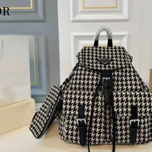【DIOR公式旗艦店】ディオール リュックサック 当日出荷 好評に付き再入荷!30*32CM 240720 【DIOR公式旗艦店】ディオール リュックサック 当日出荷 好評に付き再入荷!30*32CM 240720