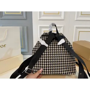 【DIOR公式旗艦店】ディオール リュックサック 当日出荷 好評に付き再入荷!30*32CM 240720 【DIOR公式旗艦店】ディオール リュックサック 当日出荷 好評に付き再入荷!30*32CM 240720