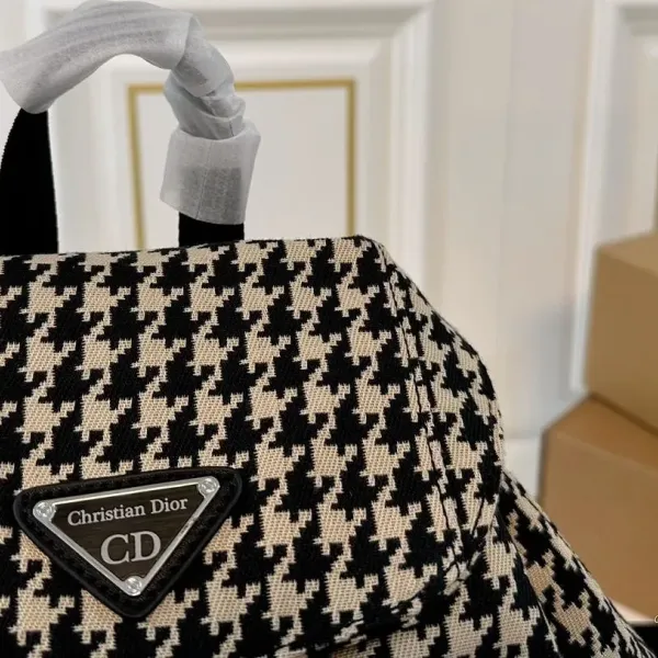 【DIOR公式旗艦店】ディオール リュックサック 当日出荷 好評に付き再入荷！30*32CM 240720