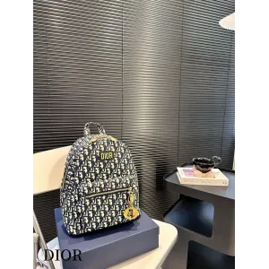 【DIOR公式旗艦店】ディオール リュックサック 当日出荷 好評に付き再入荷!27*32CM 240720 【DIOR公式旗艦店】ディオール リュックサック 当日出荷 好評に付き再入荷!27*32CM 240720