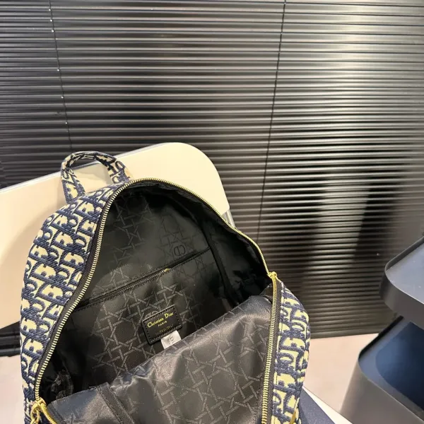 【DIOR公式旗艦店】ディオール リュックサック 当日出荷 好評に付き再入荷!27*32CM 240720 【DIOR公式旗艦店】ディオール リュックサック 当日出荷 好評に付き再入荷!27*32CM 240720
