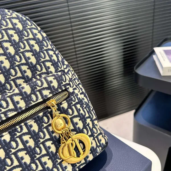 【DIOR公式旗艦店】ディオール リュックサック 当日出荷 好評に付き再入荷!27*32CM 240720 【DIOR公式旗艦店】ディオール リュックサック 当日出荷 好評に付き再入荷!27*32CM 240720