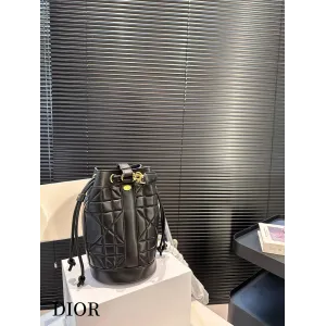【DIOR公式旗艦店】ディオール リュックサック 当日出荷 好評に付き再入荷!15*24CM 240720 【DIOR公式旗艦店】ディオール リュックサック 当日出荷 好評に付き再入荷!15*24CM 240720