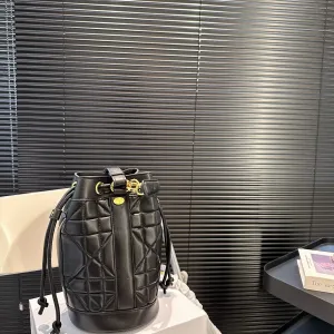 【DIOR公式旗艦店】ディオール リュックサック 当日出荷 好評に付き再入荷!15*24CM 240720 【DIOR公式旗艦店】ディオール リュックサック 当日出荷 好評に付き再入荷!15*24CM 240720