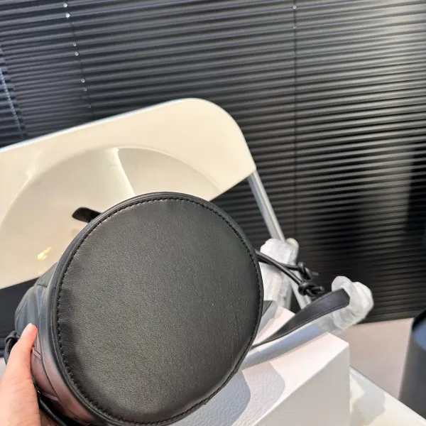 【DIOR公式旗艦店】ディオール リュックサック 当日出荷 好評に付き再入荷!15*24CM 240720 【DIOR公式旗艦店】ディオール リュックサック 当日出荷 好評に付き再入荷!15*24CM 240720