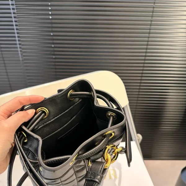 【DIOR公式旗艦店】ディオール リュックサック 当日出荷 好評に付き再入荷!15*24CM 240720 【DIOR公式旗艦店】ディオール リュックサック 当日出荷 好評に付き再入荷!15*24CM 240720
