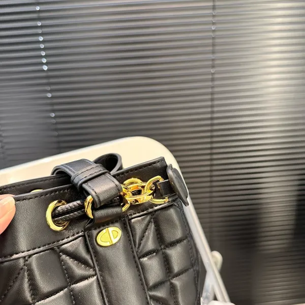 【DIOR公式旗艦店】ディオール リュックサック 当日出荷 好評に付き再入荷!15*24CM 240720 【DIOR公式旗艦店】ディオール リュックサック 当日出荷 好評に付き再入荷!15*24CM 240720