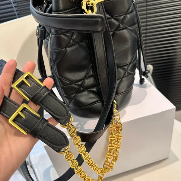 【DIOR公式旗艦店】ディオール リュックサック 当日出荷 好評に付き再入荷!15*24CM 240720 【DIOR公式旗艦店】ディオール リュックサック 当日出荷 好評に付き再入荷!15*24CM 240720