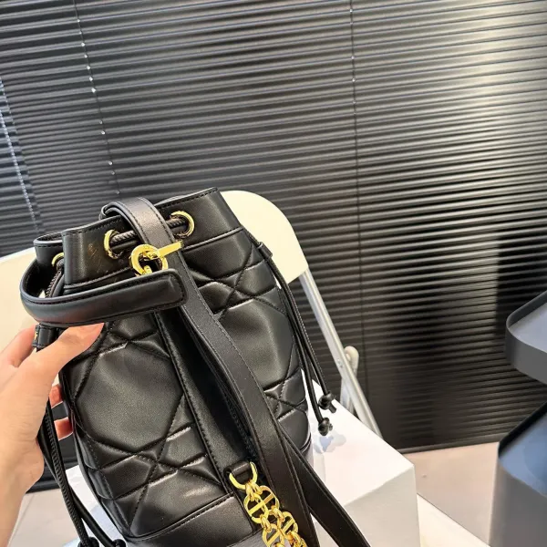 【DIOR公式旗艦店】ディオール リュックサック 当日出荷 好評に付き再入荷!15*24CM 240720 【DIOR公式旗艦店】ディオール リュックサック 当日出荷 好評に付き再入荷!15*24CM 240720