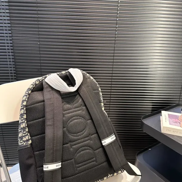 【DIOR公式旗艦店】ディオール リュックサック 当日出荷 好評に付き再入荷!31*40CM 240720 【DIOR公式旗艦店】ディオール リュックサック 当日出荷 好評に付き再入荷!31*40CM 240720