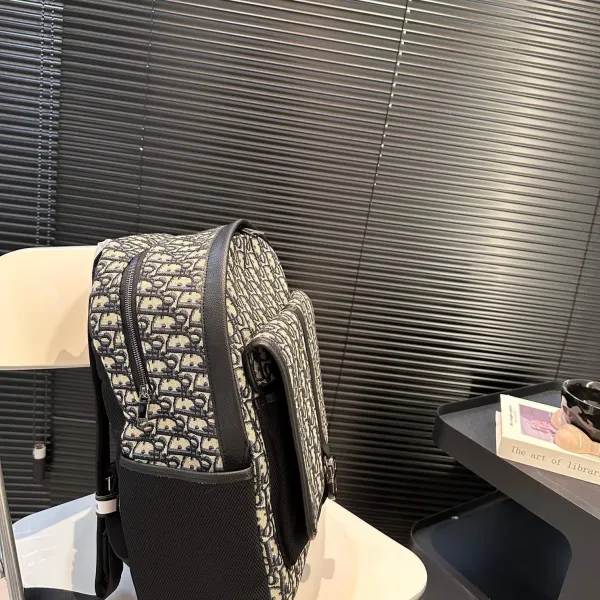 【DIOR公式旗艦店】ディオール リュックサック 当日出荷 好評に付き再入荷!31*40CM 240720 【DIOR公式旗艦店】ディオール リュックサック 当日出荷 好評に付き再入荷!31*40CM 240720