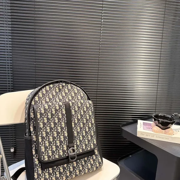 【DIOR公式旗艦店】ディオール リュックサック 当日出荷 好評に付き再入荷!31*40CM 240720 【DIOR公式旗艦店】ディオール リュックサック 当日出荷 好評に付き再入荷!31*40CM 240720