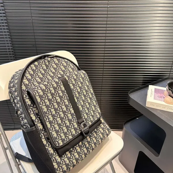 【DIOR公式旗艦店】ディオール リュックサック 当日出荷 好評に付き再入荷!31*40CM 240720 【DIOR公式旗艦店】ディオール リュックサック 当日出荷 好評に付き再入荷!31*40CM 240720