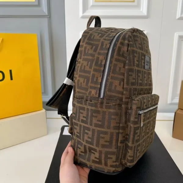 【FENDI 公式旗艦店】フェンディ リュックサック 当日出荷 好評に付き再入荷!32*37CM 240720 【FENDI 公式旗艦店】フェンディ リュックサック 当日出荷 好評に付き再入荷!32*37CM 240720