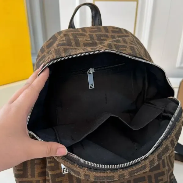 【FENDI 公式旗艦店】フェンディ リュックサック 当日出荷 好評に付き再入荷!32*37CM 240720 【FENDI 公式旗艦店】フェンディ リュックサック 当日出荷 好評に付き再入荷!32*37CM 240720